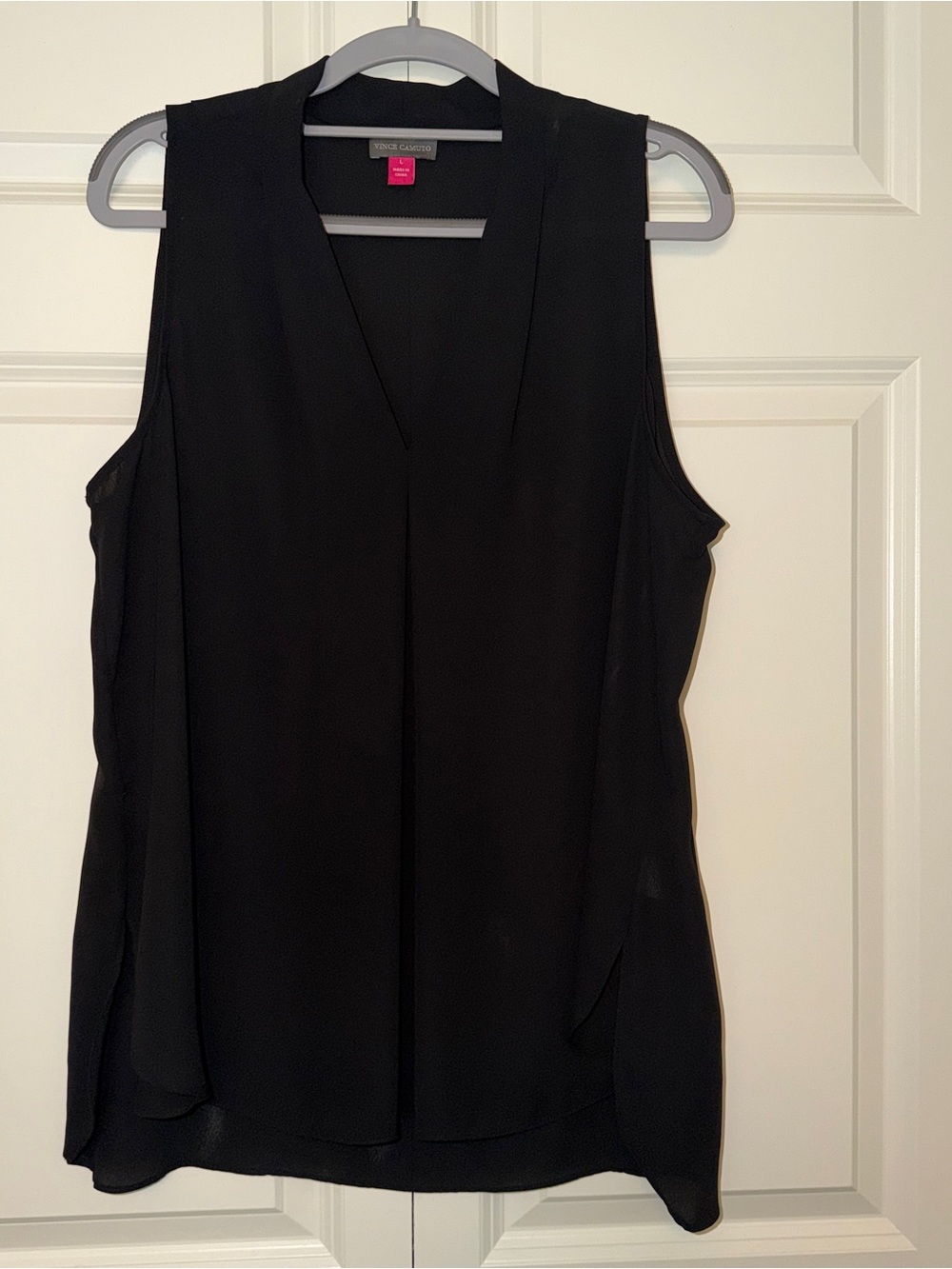 Vince Camuto Black Sleeveless V-Neck Camisole